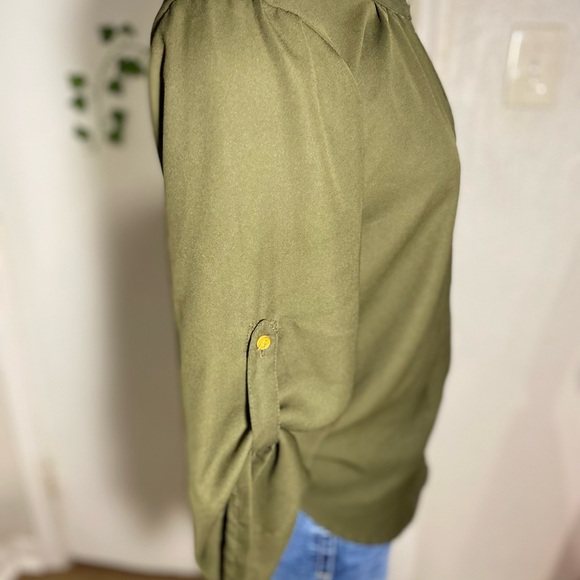 Elegant Olive Blouse with Keyhole Detail - Picture 2 of 6
